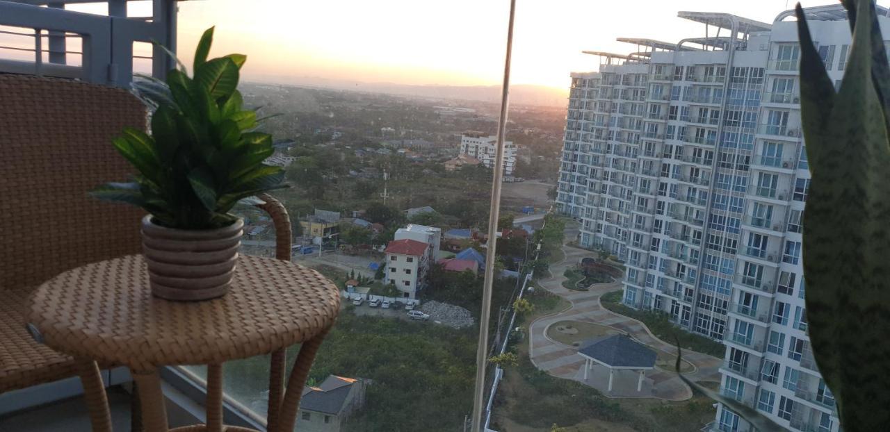 Aparthotel Mactan Newtown With Sun Set And Garden View Cebu Stadt Exterior foto